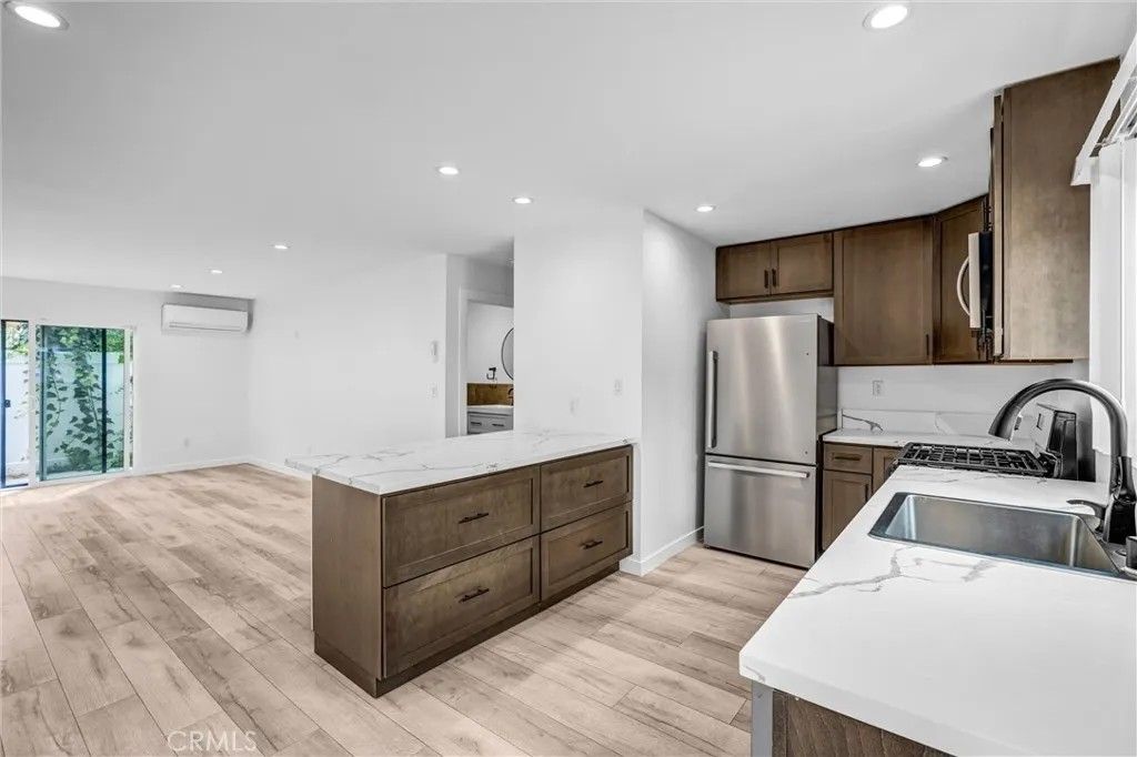 Photo of 22022 Buena Ventura, Woodland Hills, CA 91364 (MLS # SR26071809)