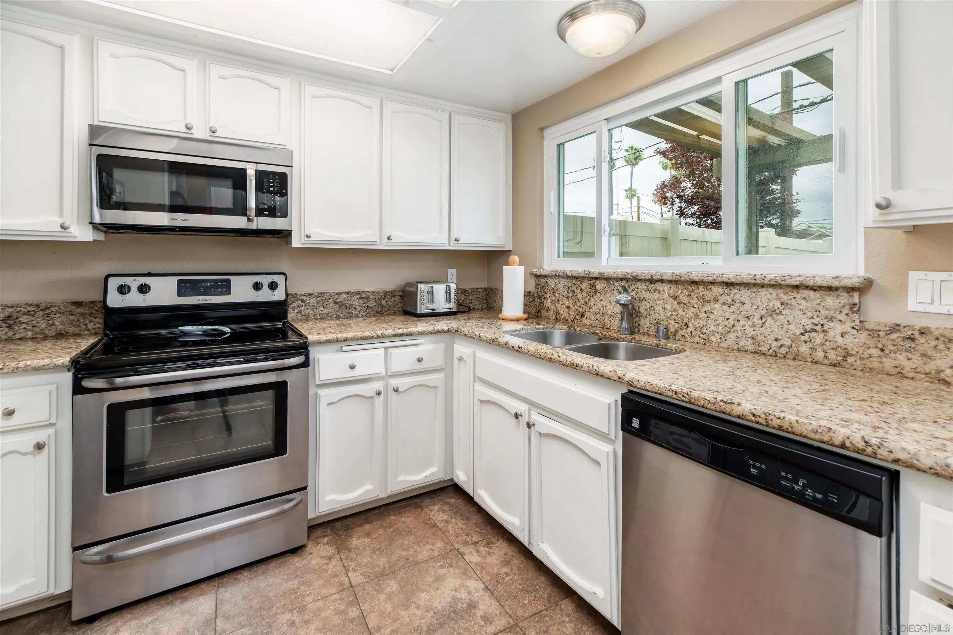 El Cajon, California 92021, United States, 2 Bedrooms Bedrooms, ,3 BathroomsBathrooms,Residential,Active,129055