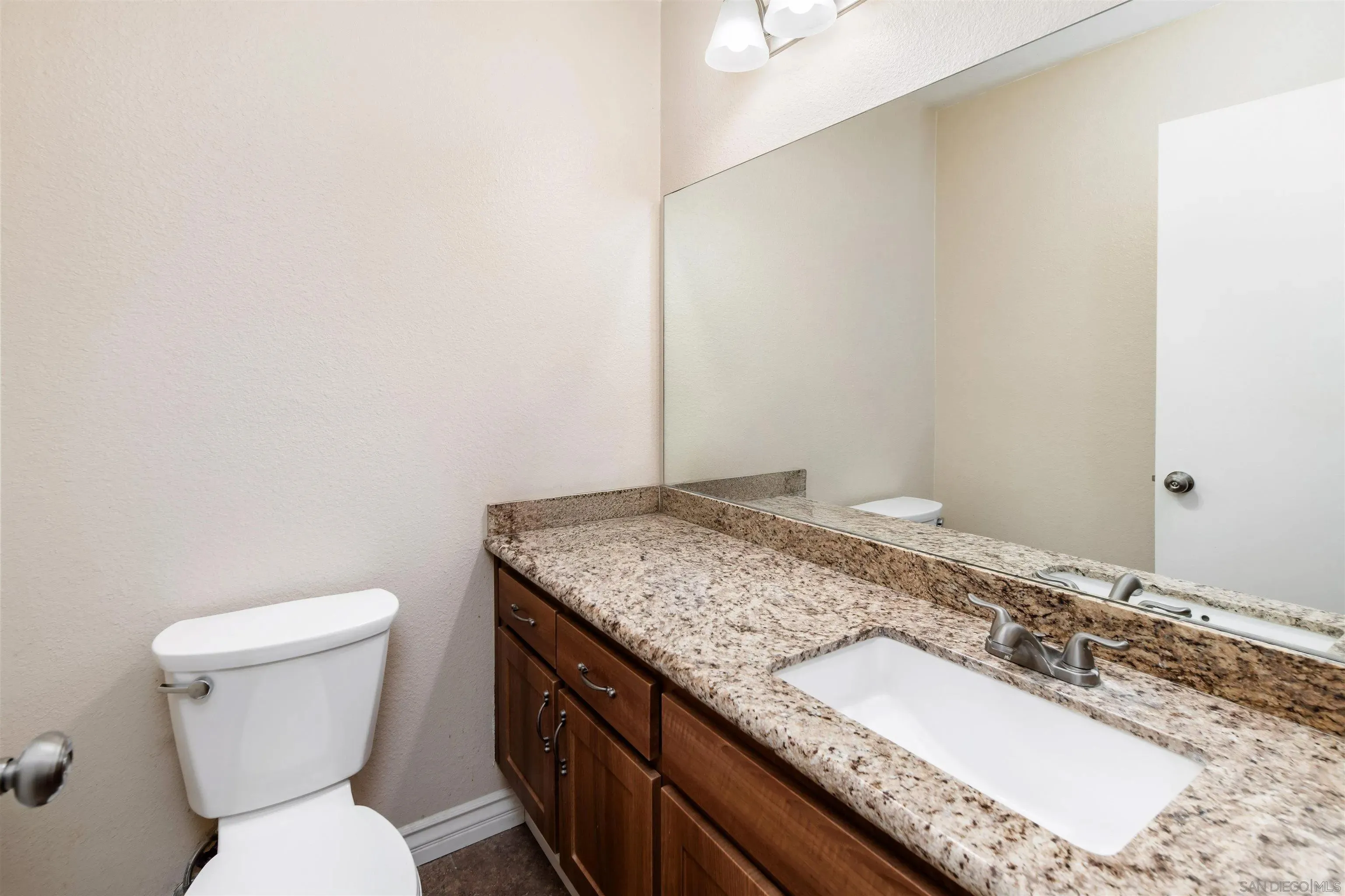 El Cajon, California 92021, United States, 2 Bedrooms Bedrooms, ,3 BathroomsBathrooms,Residential,Active,129055