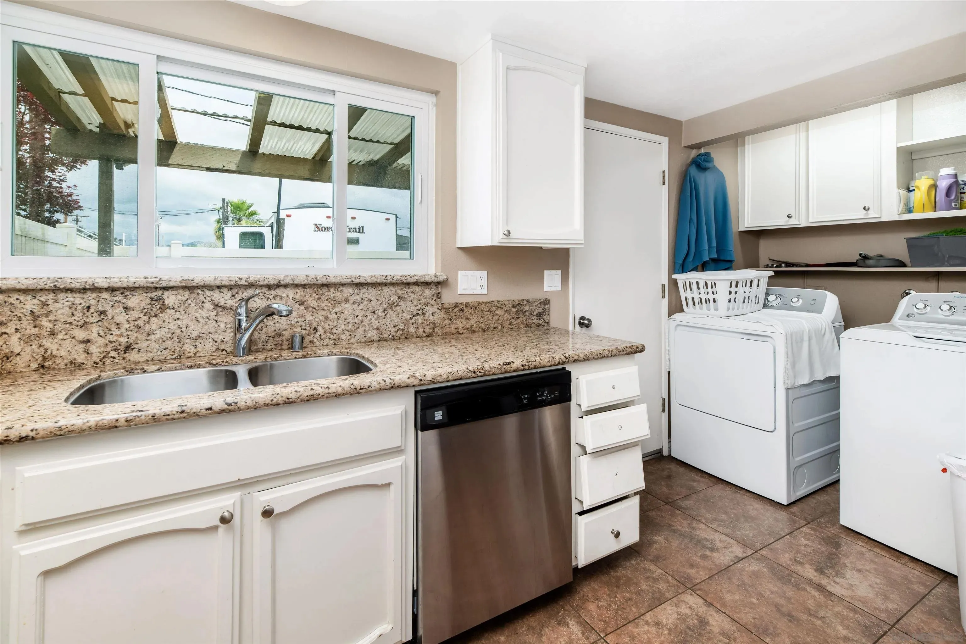 El Cajon, California 92021, United States, 2 Bedrooms Bedrooms, ,3 BathroomsBathrooms,Residential,Active,129055