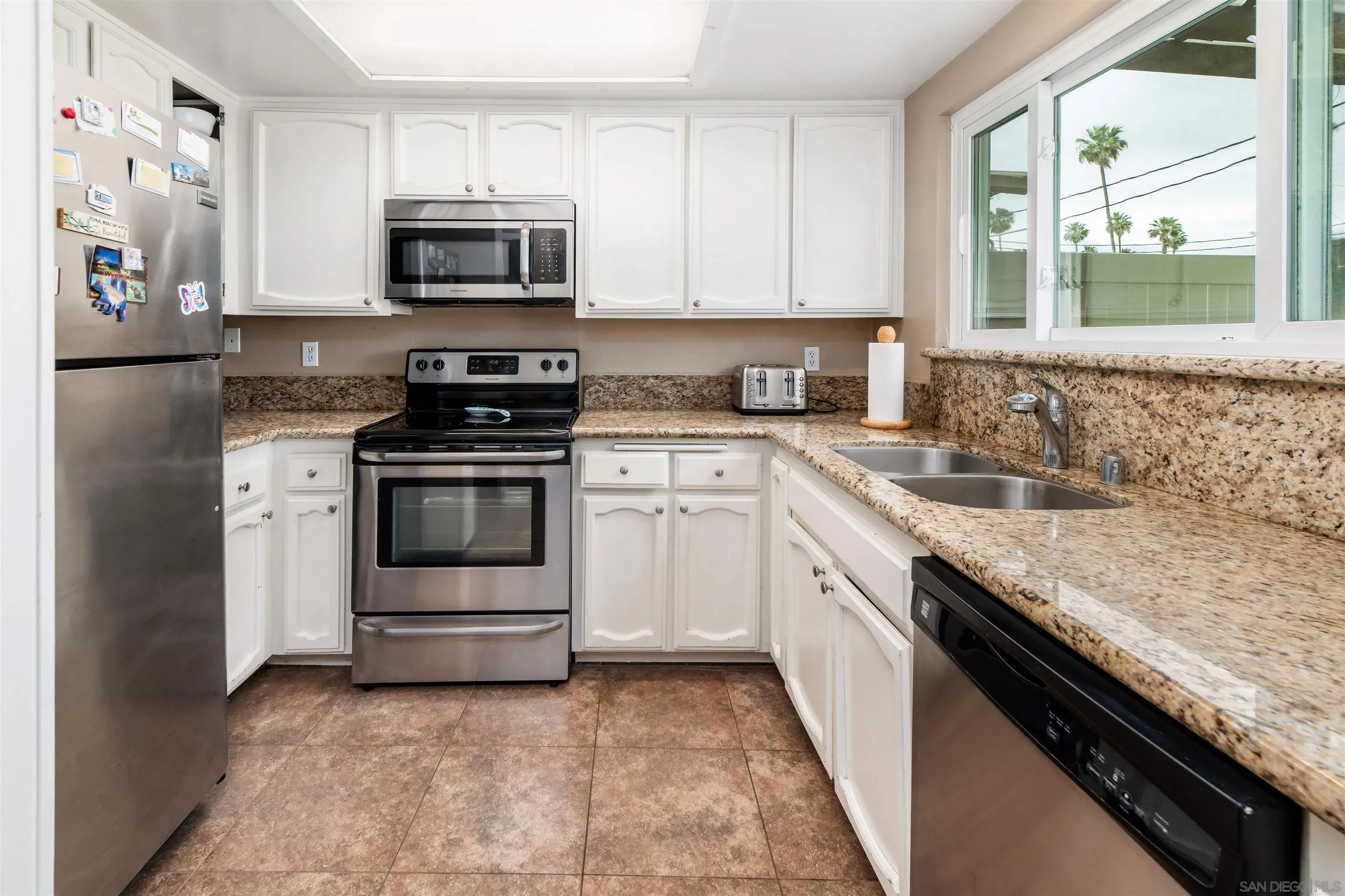 El Cajon, California 92021, United States, 2 Bedrooms Bedrooms, ,3 BathroomsBathrooms,Residential,Active,129055