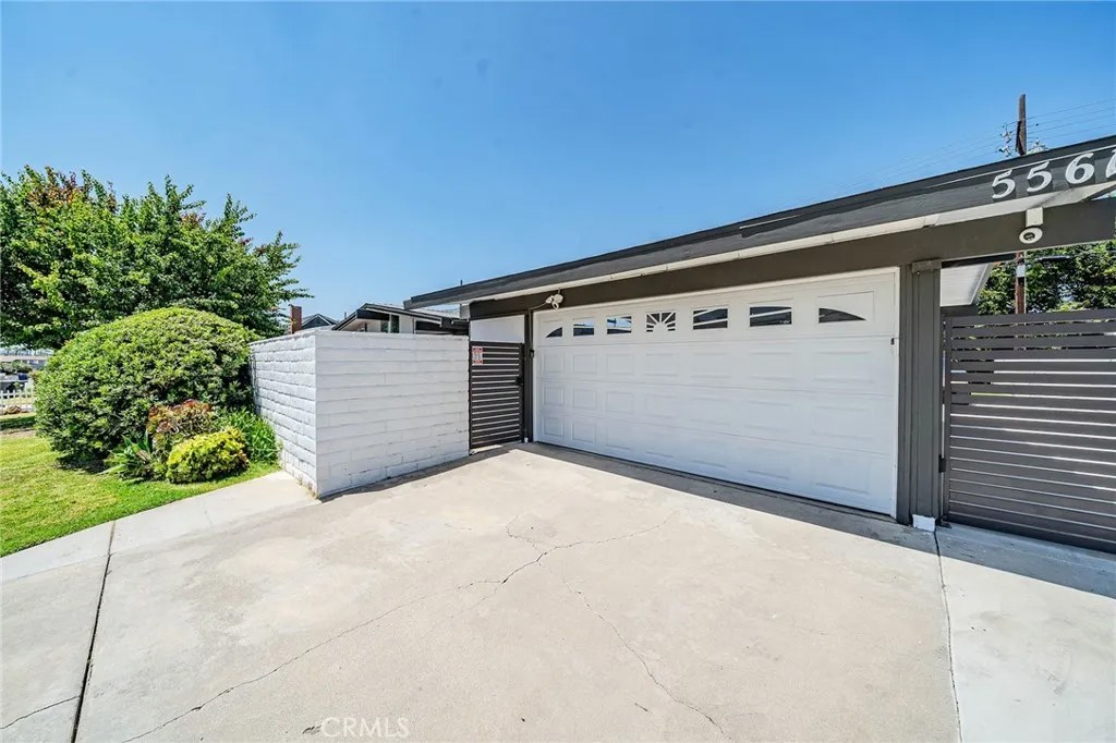 5561 Fox Hills