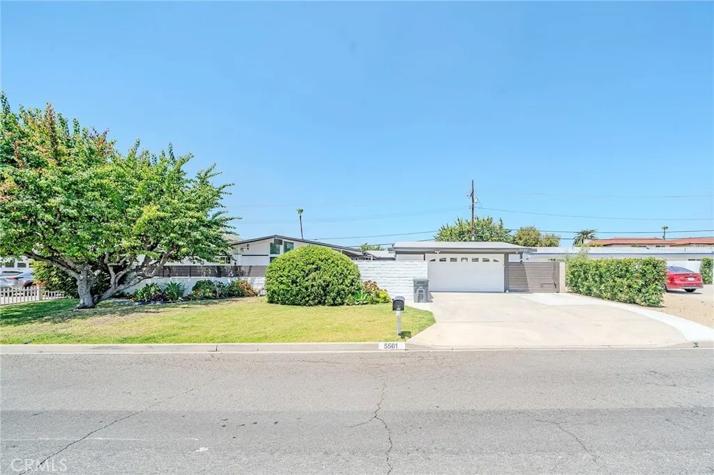 5561 Fox Hills