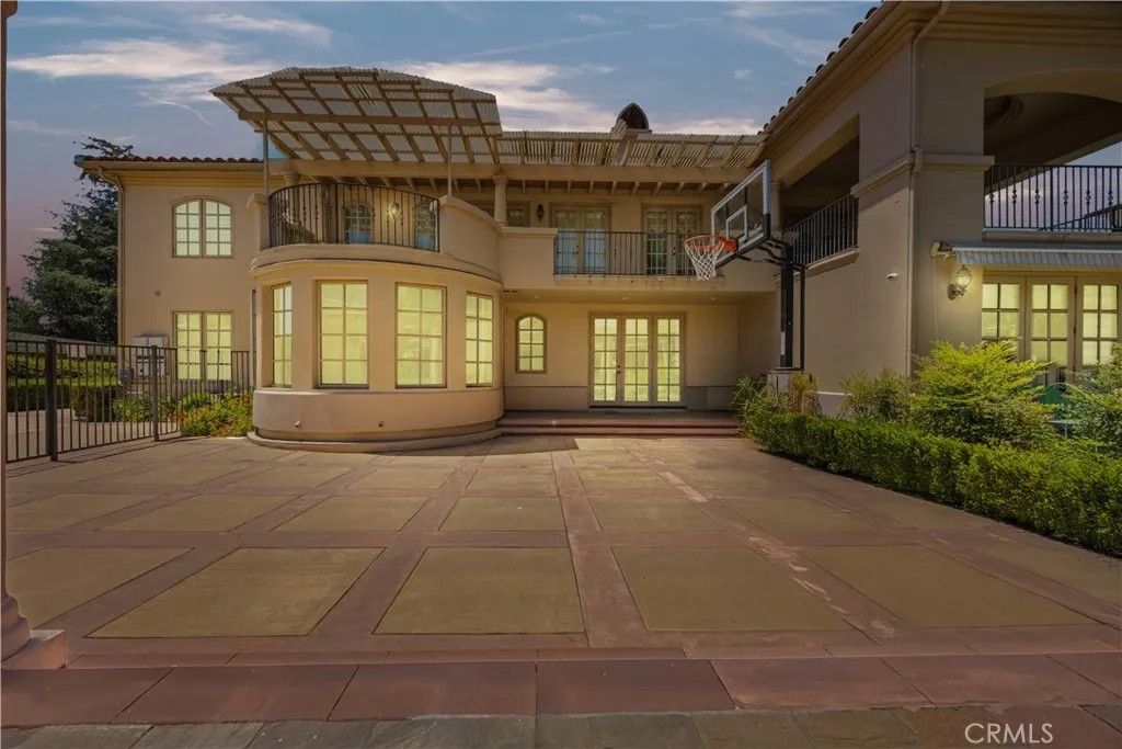 Photo of 2280 S Oak Knoll Avenue, San Marino, CA 91108 (MLS # AR26071027)