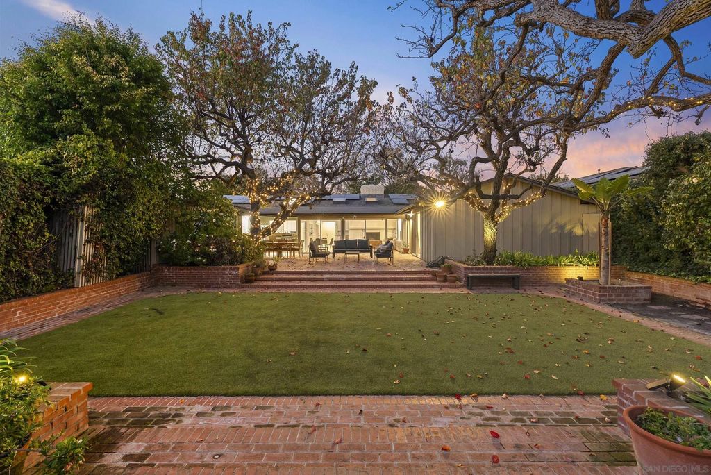 Photo of 2315 Avenida De La Playa, La Jolla, CA 92037 (MLS # 250046036)