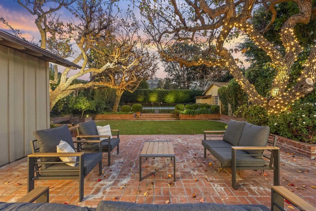 Photo of 2315 Avenida De La Playa, La Jolla, CA 92037 (MLS # 250046036)