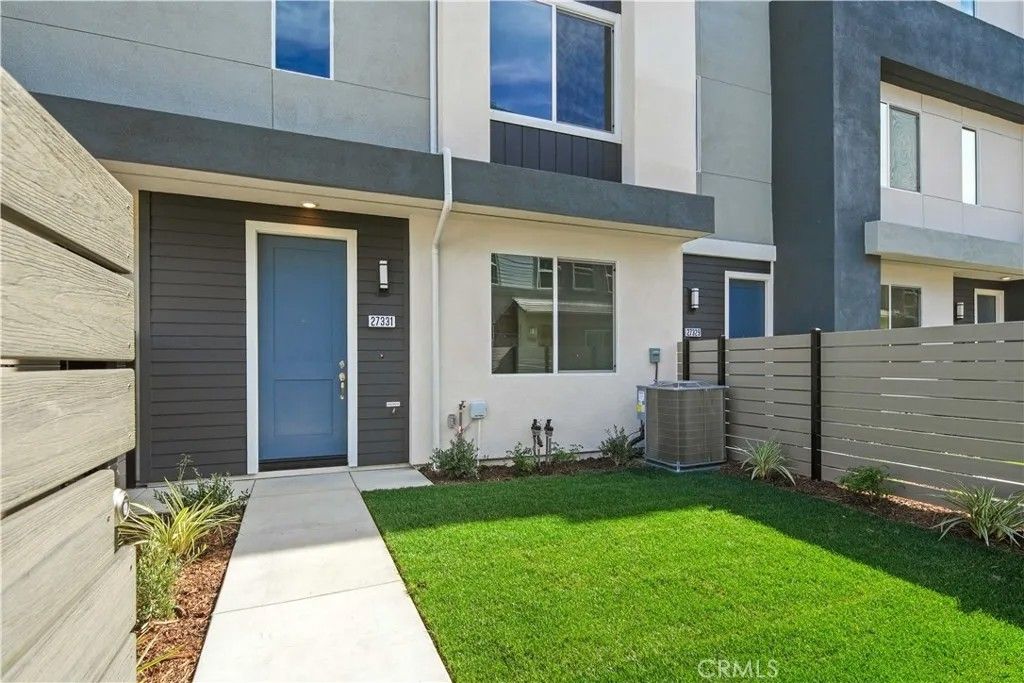 Photo of 27331 Bear Creek Lane, Valencia, CA 91381 (MLS # IV26071598)