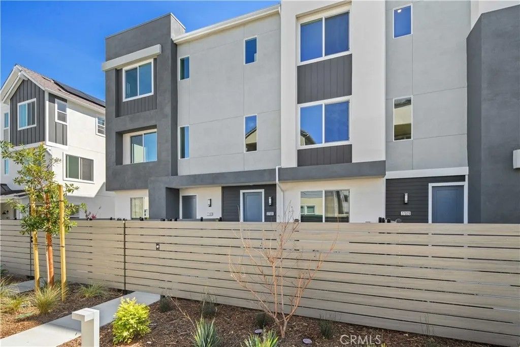 Photo of 27331 Bear Creek Lane, Valencia, CA 91381 (MLS # IV26071598)