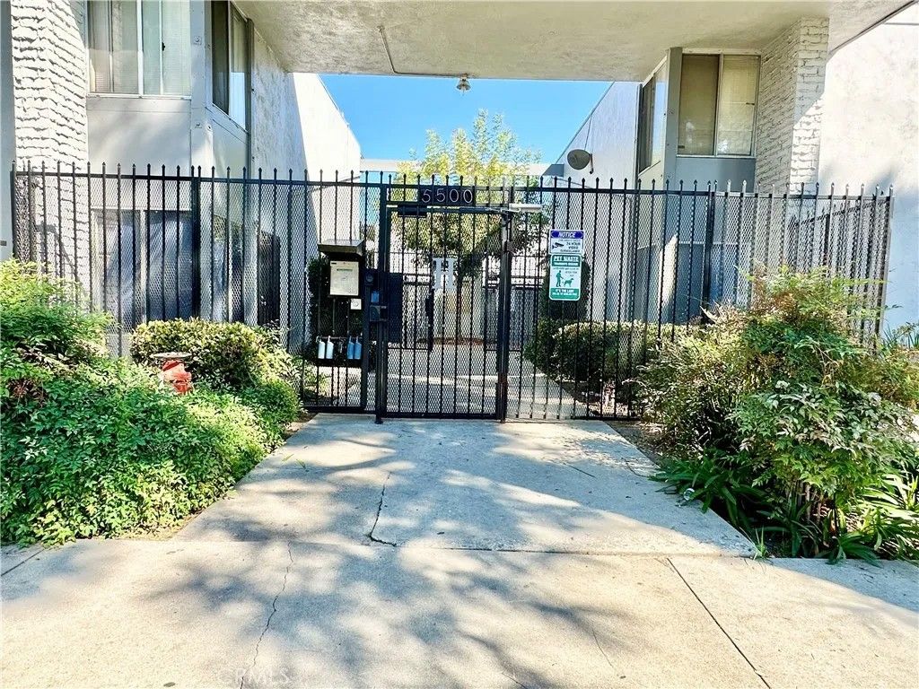 Photo of 5500 Ackerfield Avenue #502, Long Beach, CA 90805 (MLS # RS26093318)