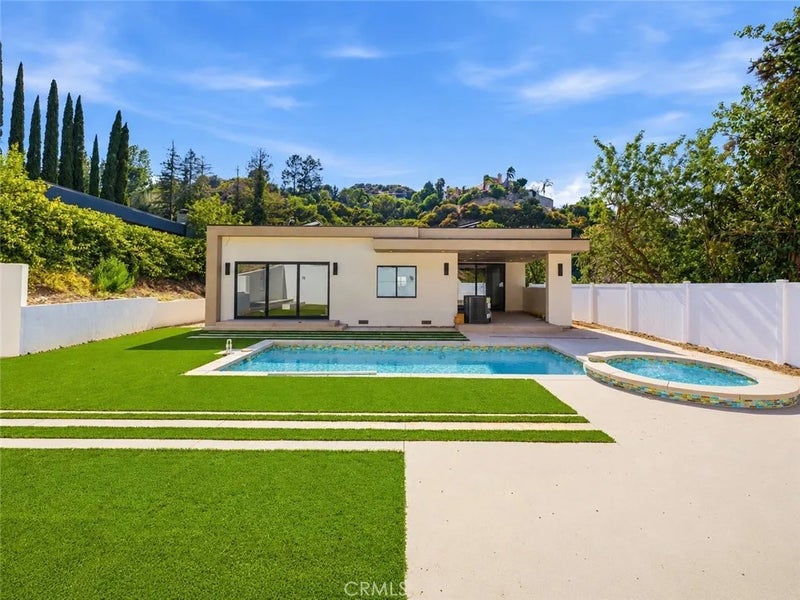 17000 Escalon