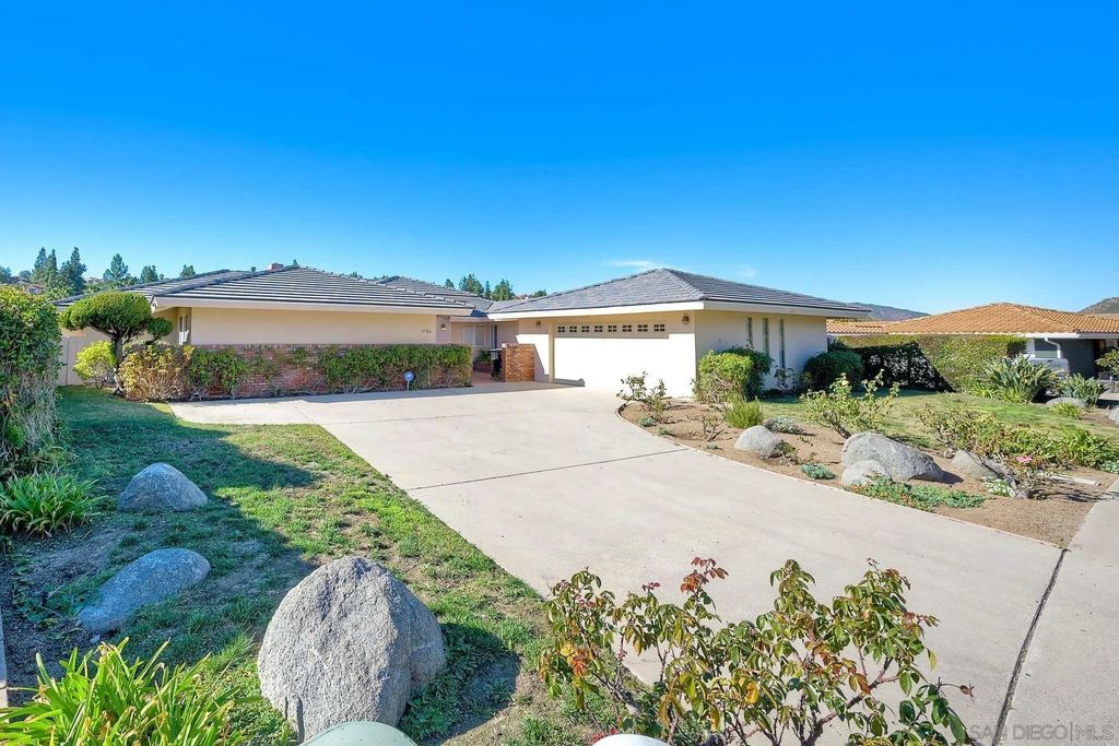 Photo of 17784 Via Graacia, San Diego, CA 92128 (MLS # 250045384)