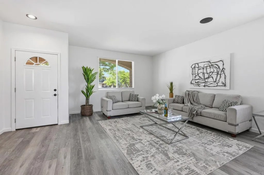 637 Vista San Javier