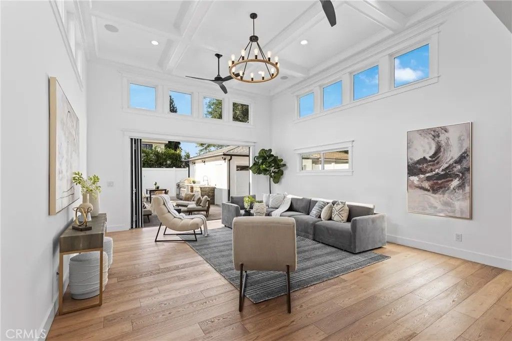 Photo of 12947 La Maida Street, Sherman Oaks, CA 91423 (MLS # SR25273468)