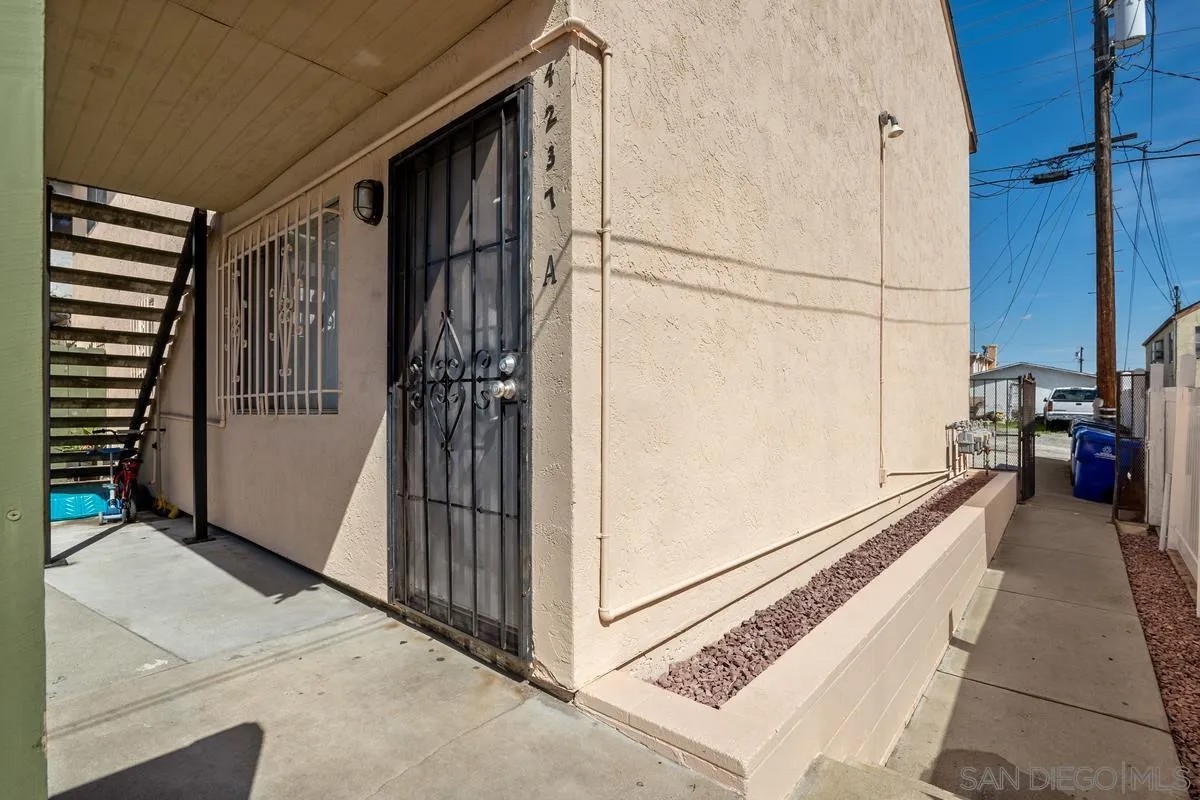 4235-4237 49TH ST