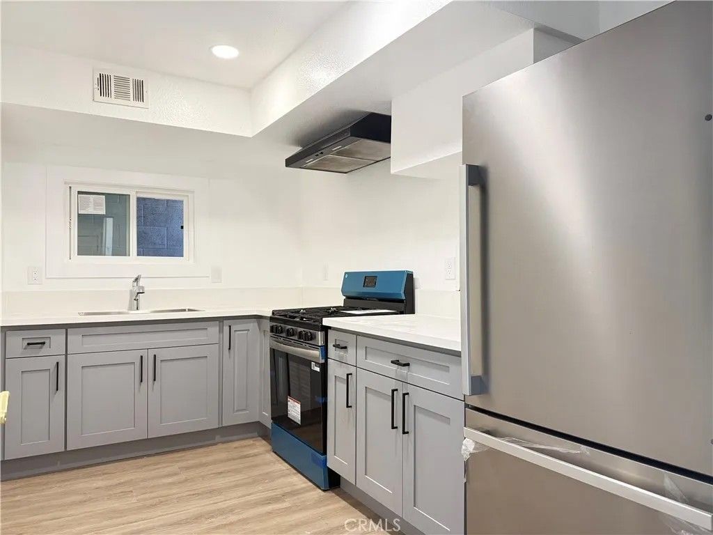 Photo of 660 W 7th St, San Pedro, CA 90731 (MLS # SR26095847)