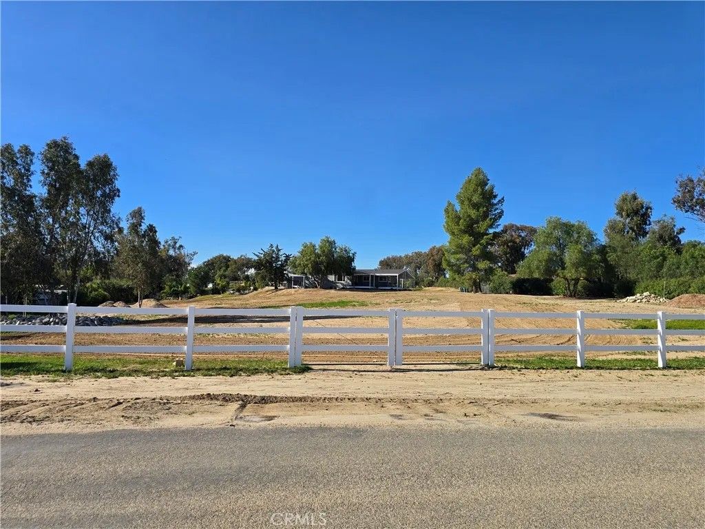 Photo of 40025 Berenda Rd, Temecula, CA 92591 (MLS # SW26045904)