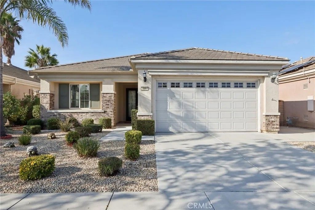 Photo of 1641 Via Borrego, Hemet, CA 92545 (MLS # SW25271656)