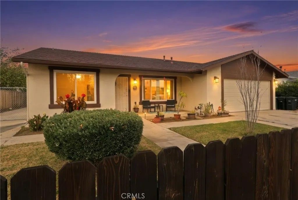 Photo of 281 Eastwood Pl, Hemet, CA 92544 (MLS # IV26012157)