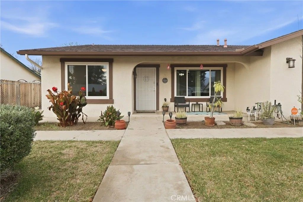 Photo of 281 Eastwood Pl, Hemet, CA 92544 (MLS # IV26012157)