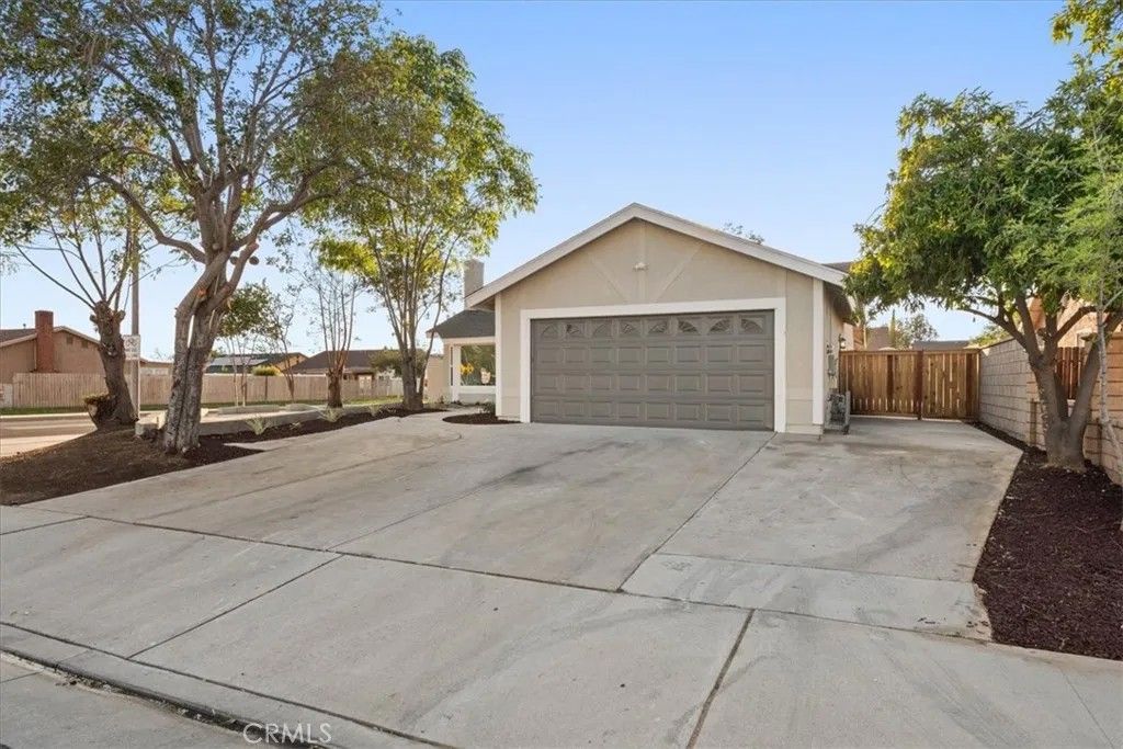 Photo of 14241 Stonehurst Dr, Moreno Valley, CA 92553 (MLS # IV26055695)