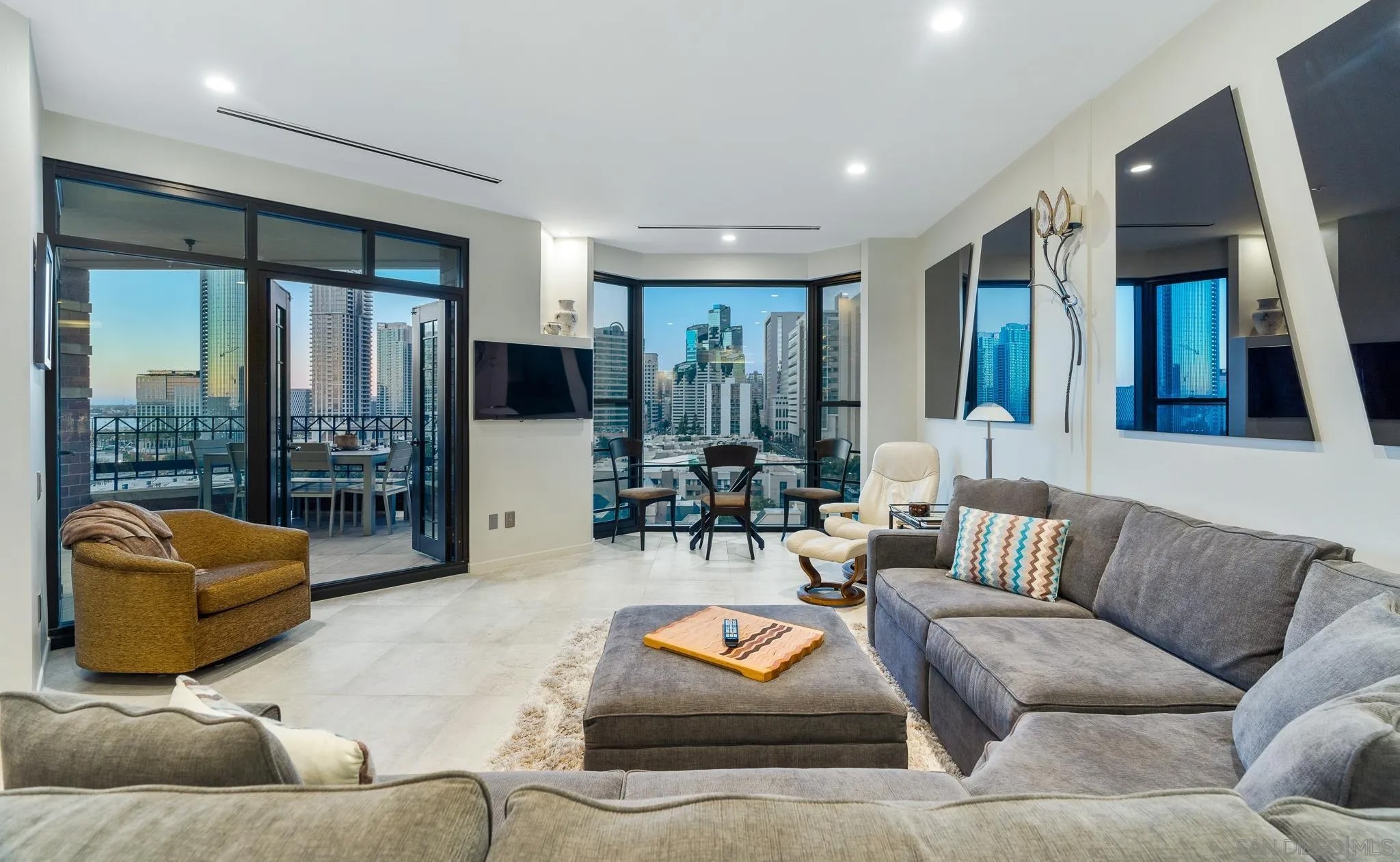 500 W Harbor Dr 1303