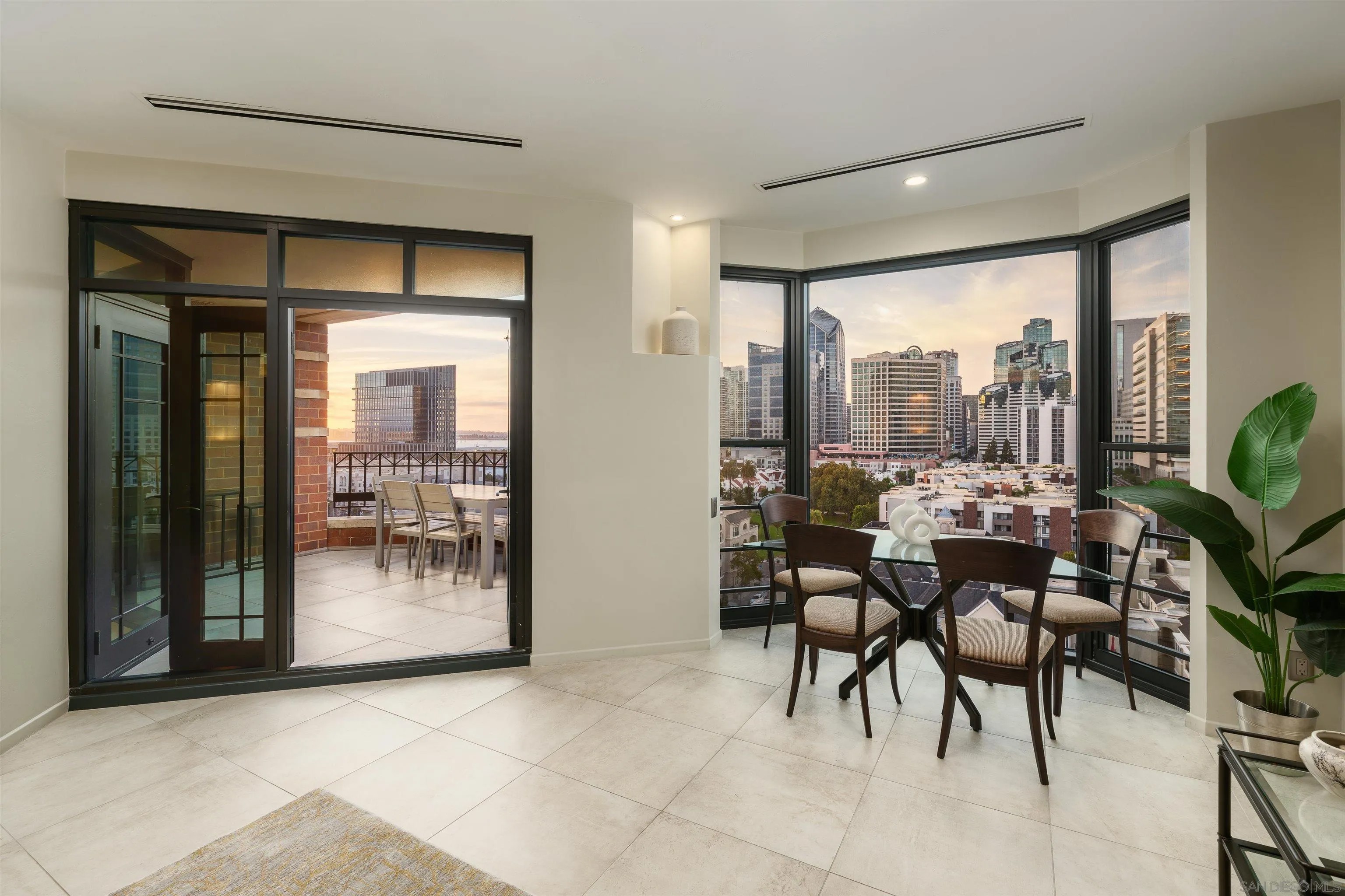 500 W Harbor Dr 1303