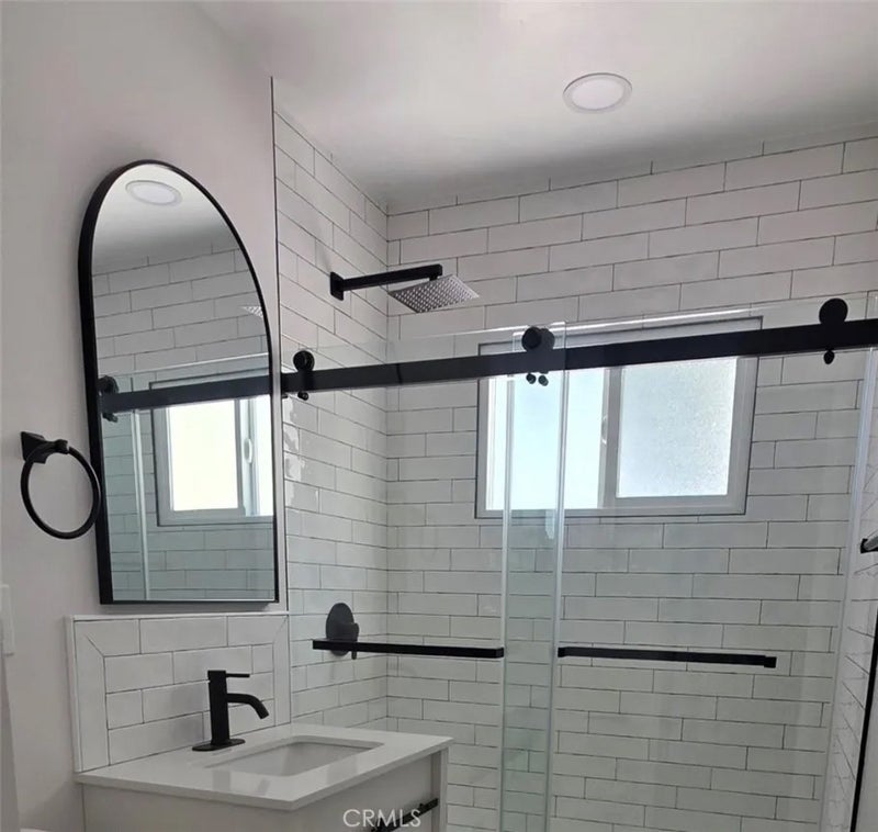 2385 Roxbury