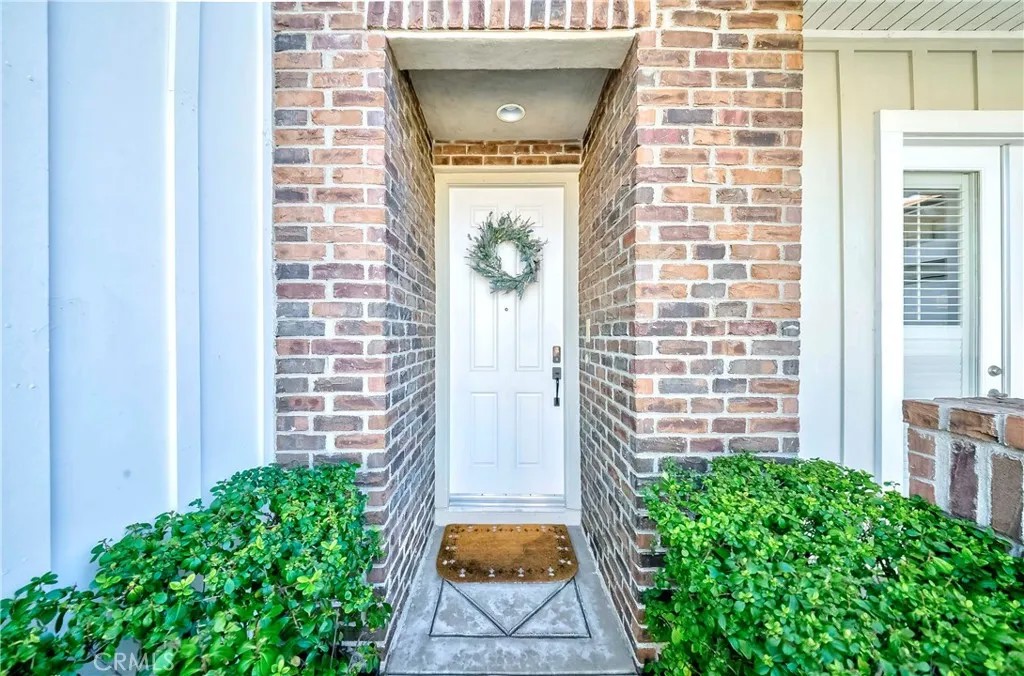 986 White Alder Avenue