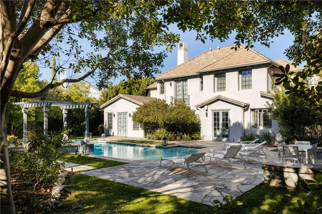 Photo of 25420 Prado De Las Peras, Calabasas, CA 91302 (MLS # SR26055929)