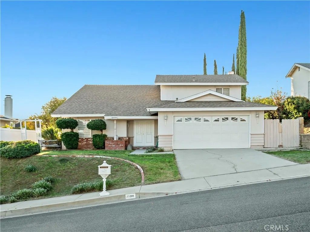 Photo of 23208 Cuervo Dr, Valencia, CA 91354 (MLS # SR25273690)