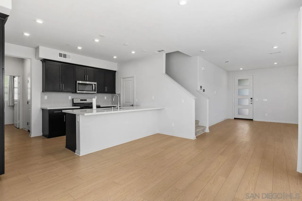 1512 Wingwood