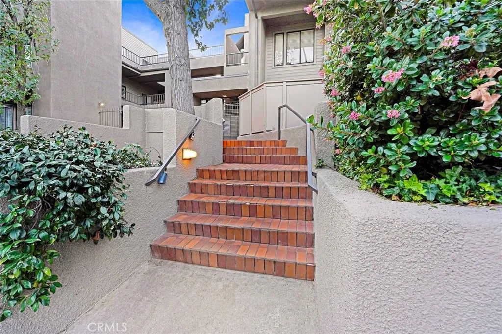 Photo of 1310 E Orange Grove #103, Pasadena, CA 91104 (MLS # TR26074206)
