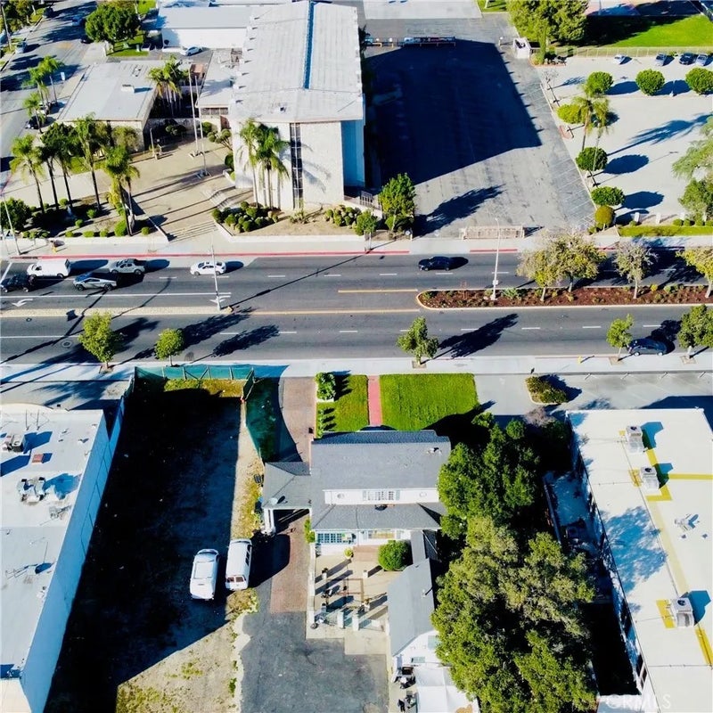 518 E Foothill