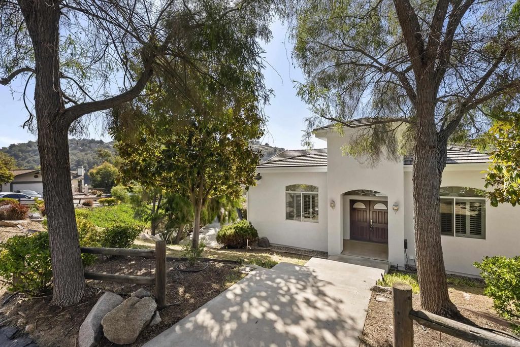 Photo of 28328 Kettering Ln, Escondido, CA 92026 (MLS # 260007351)