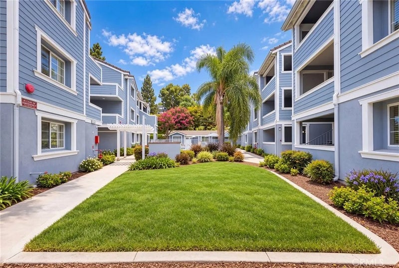 111 S Lakeview i