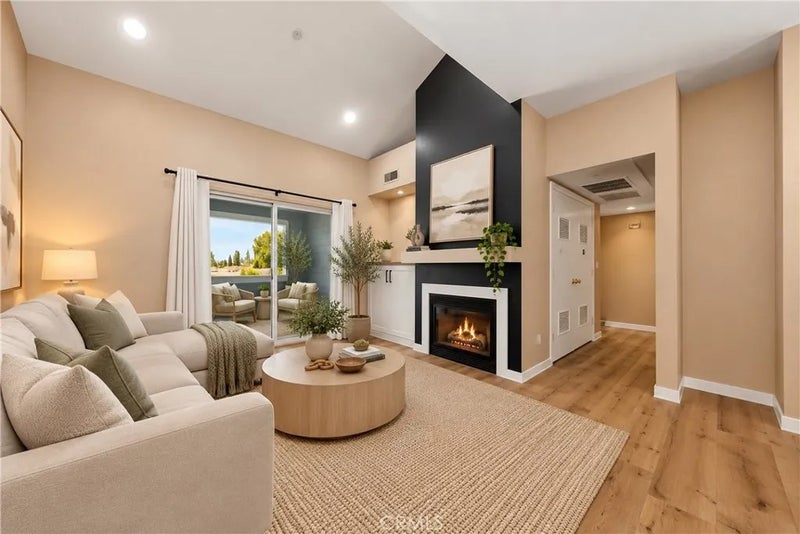 111 S Lakeview i