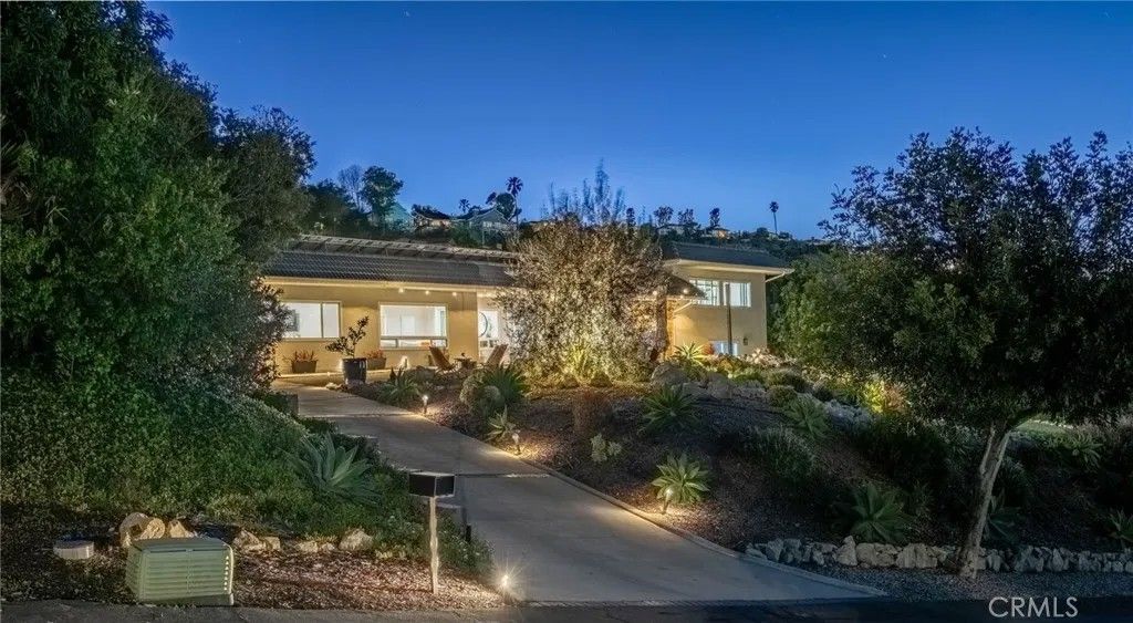 Photo of 28829 Crestridge Rd, Rancho Palos Verdes, CA 90275 (MLS # SB26038559)