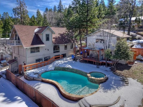 4 beds bed, 3 baths bath property at 27064 Overlook, Lake Arrowhead, CA 92352