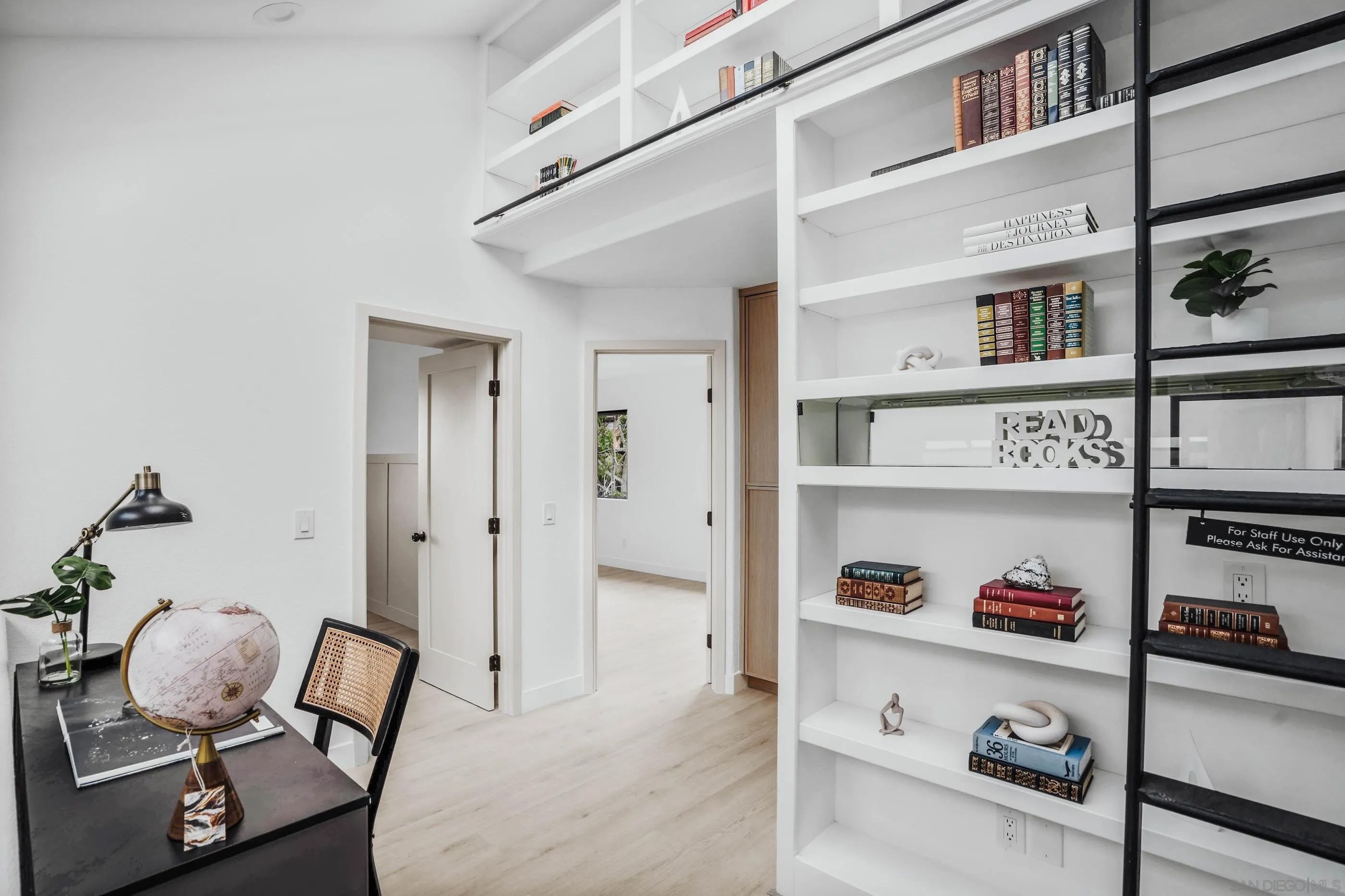 242 Via Villena