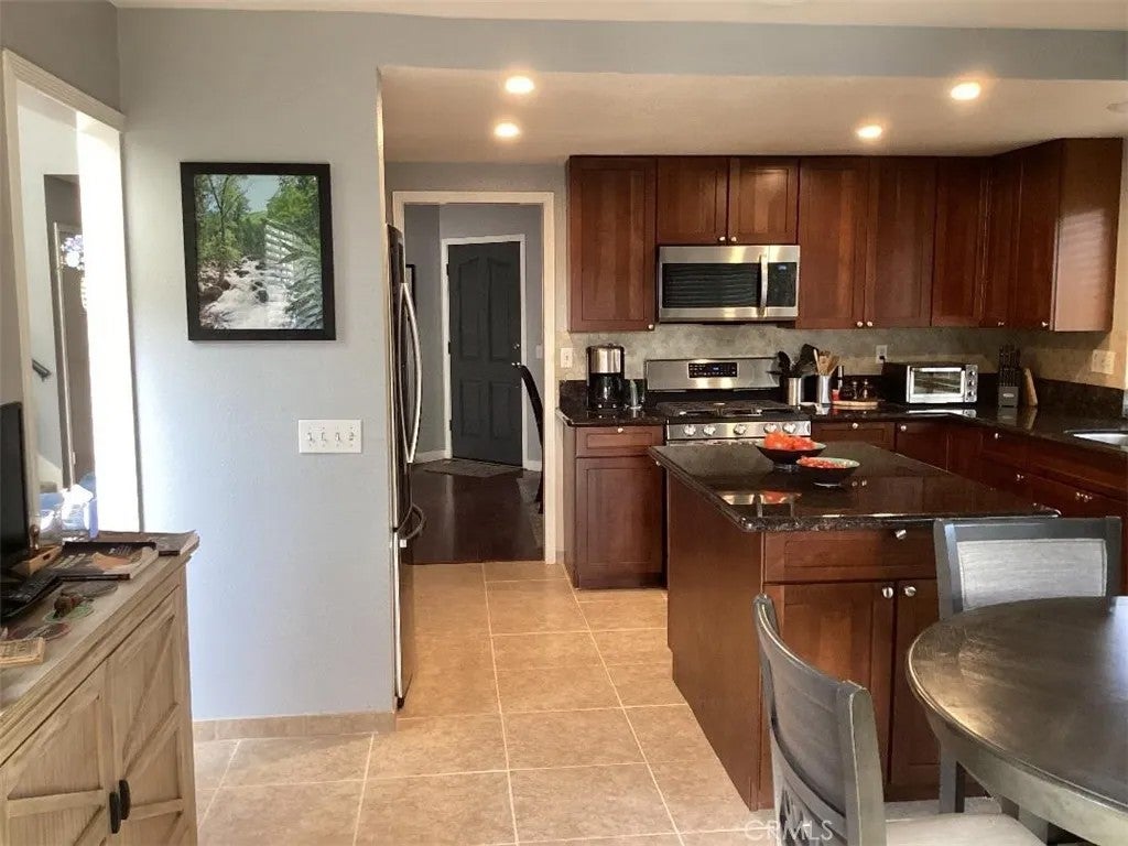 12568 Rideabout Court