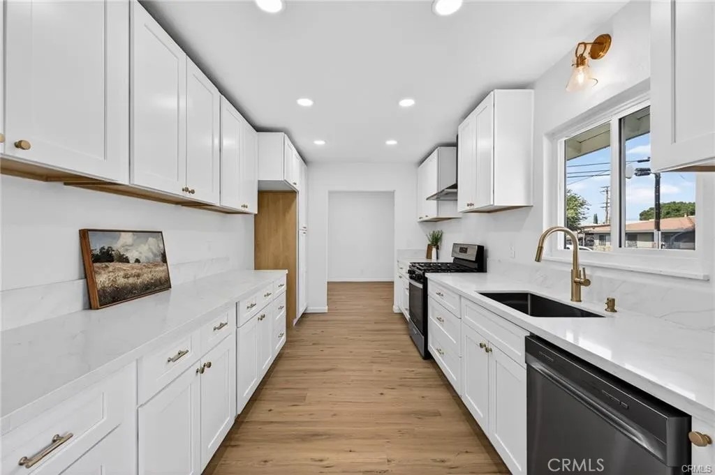 128 W Ramona