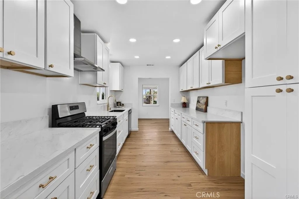 128 W Ramona