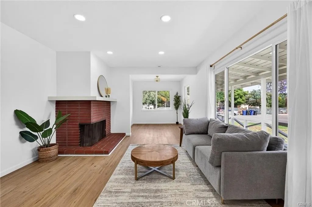 128 W Ramona