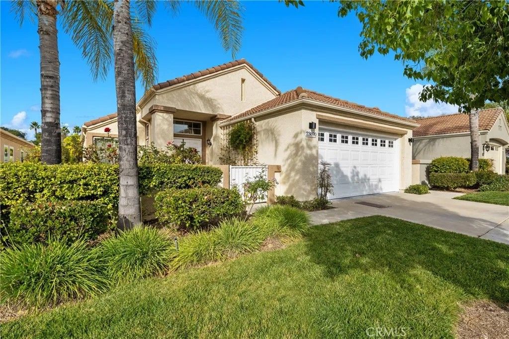 Photo of 23890 Corte Cajan, Murrieta, CA 92562 (MLS # SW26000804)
