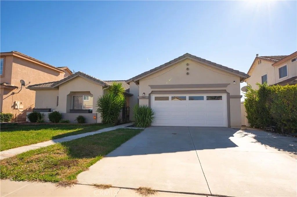 Photo of 39601 Saba Court, Murrieta, CA 92563 (MLS # DW25267219)