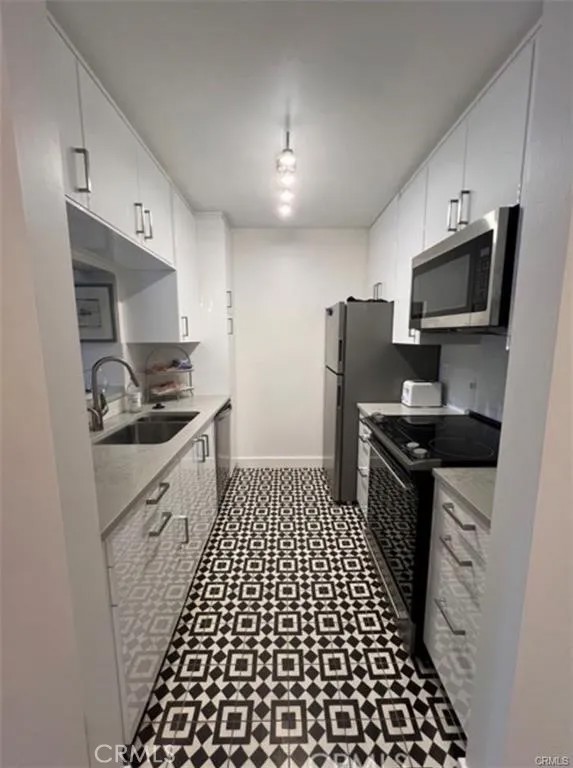 5460 White Oak A305