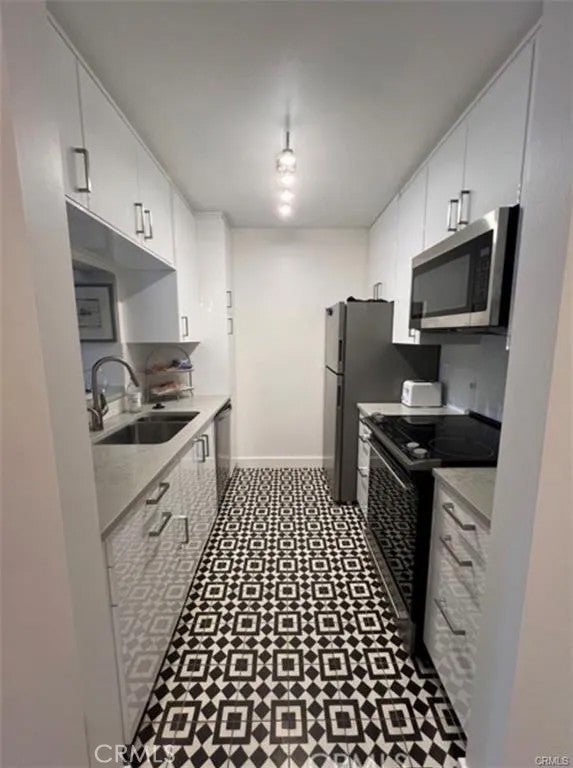 5460 White Oak A305