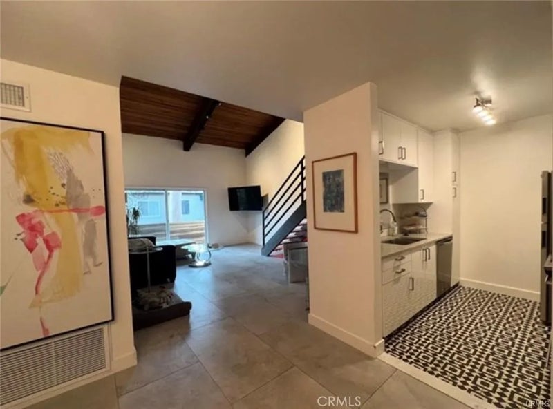 5460 White Oak A305