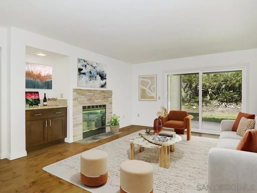 7301 Calle De Fuentes