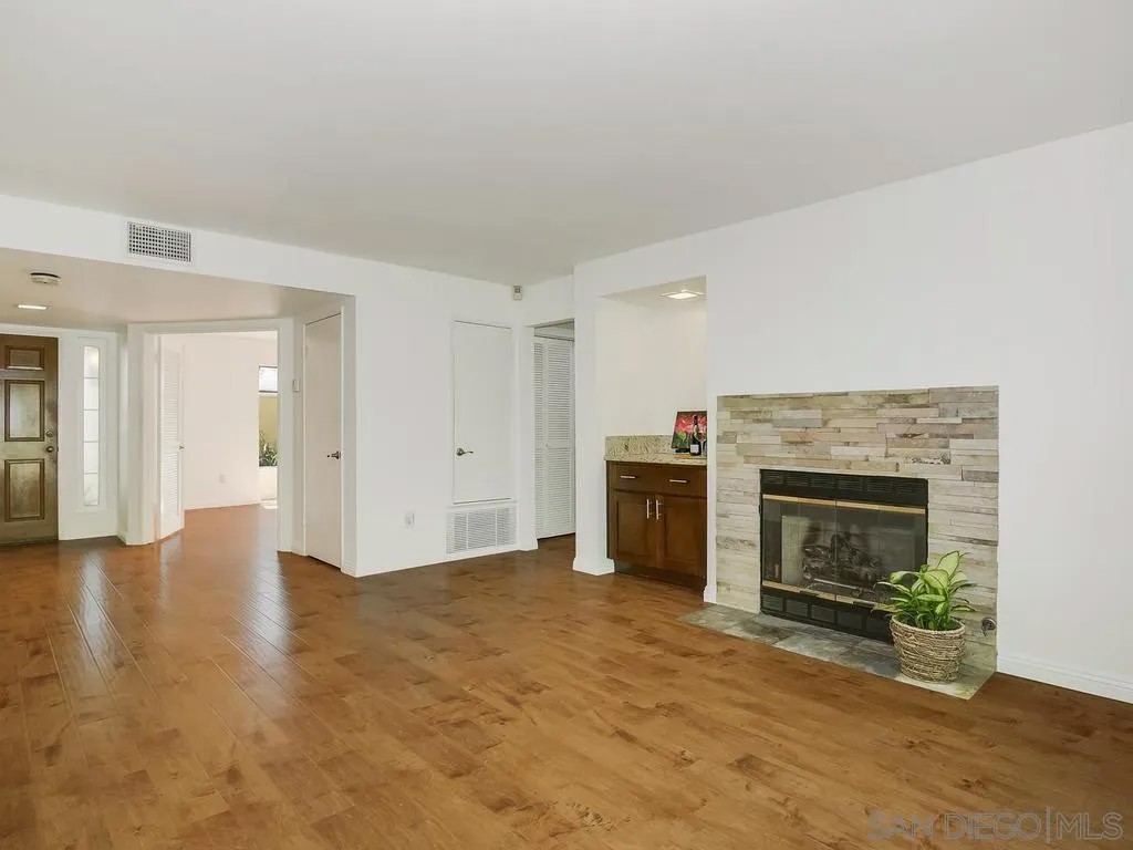 7301 Calle De Fuentes